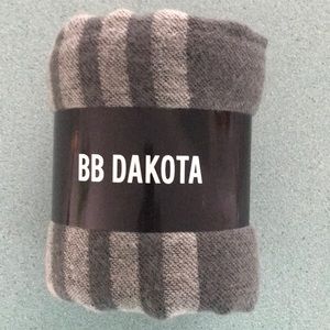 NEW BB DAKOTA PONCHO charcoal